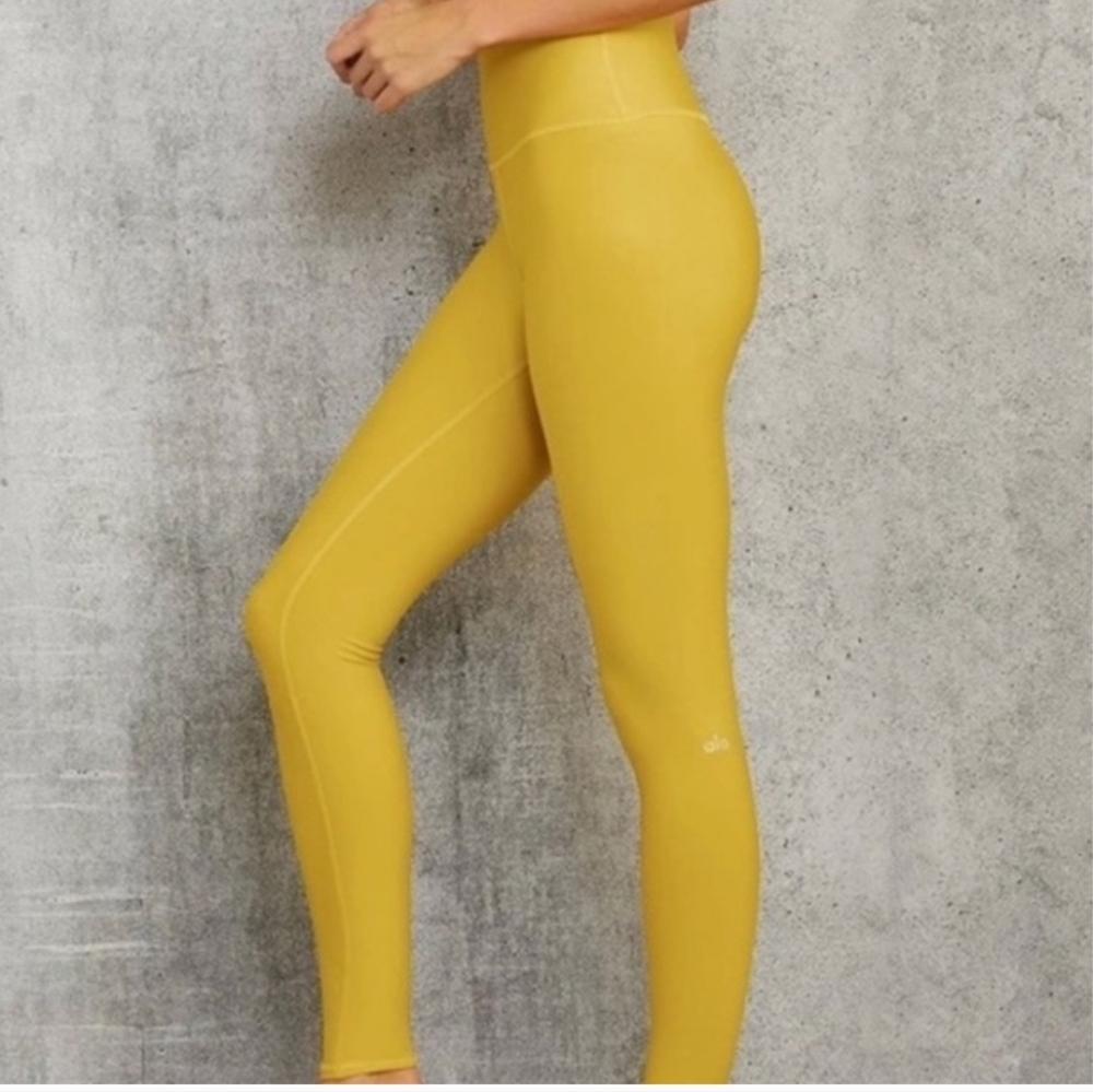 ALO HIGH WAIST AIRLIFT LEGGING SULPHUR CoLOR